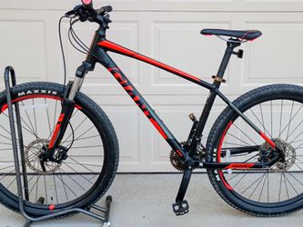 27.5 inch Giant Talon 3 mountain bike