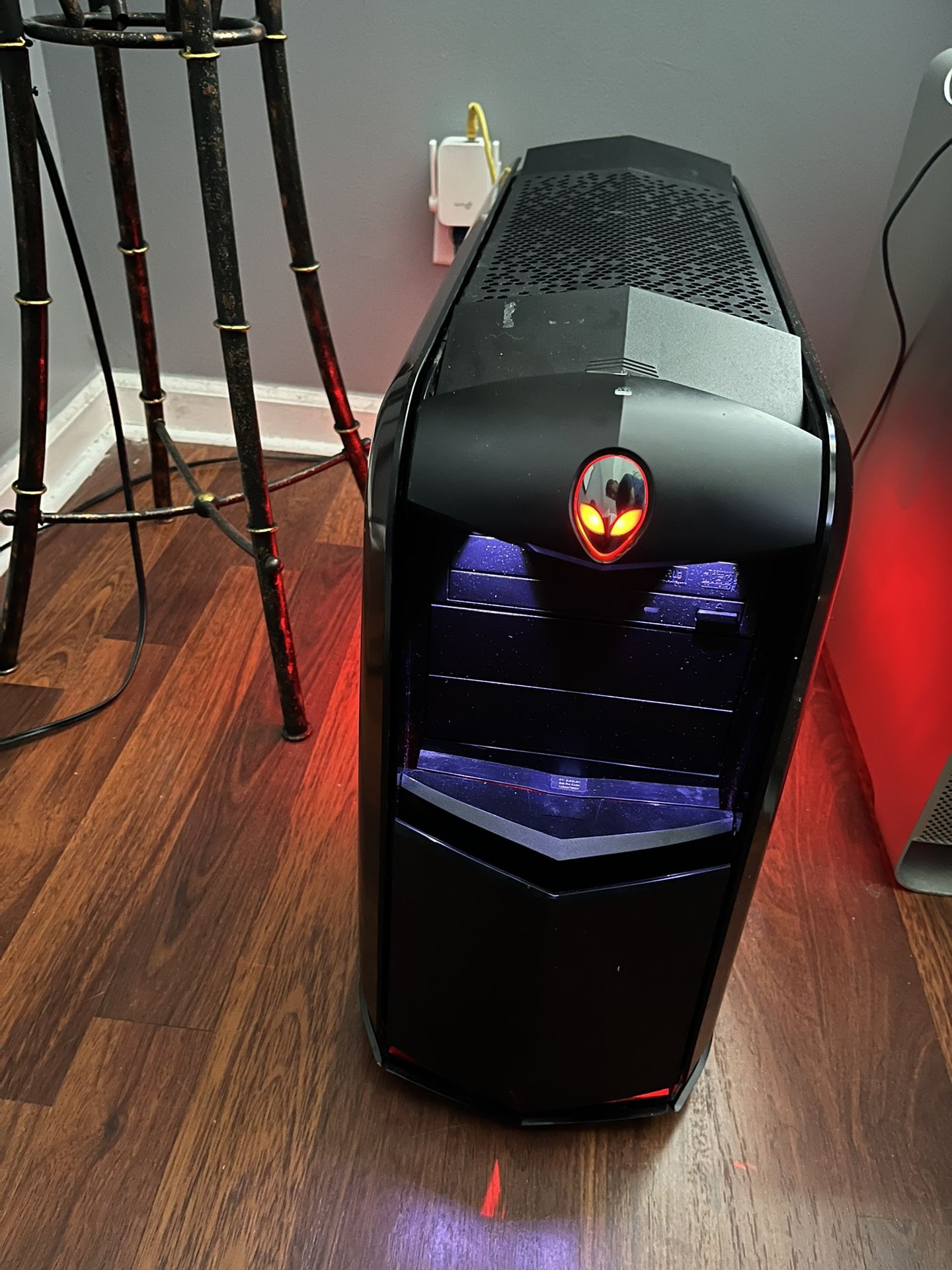 Alienware Aurora R3 Gaming PC. Liquid Cooled.