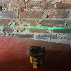 DW088CG Dewalt Self Leveling Laser