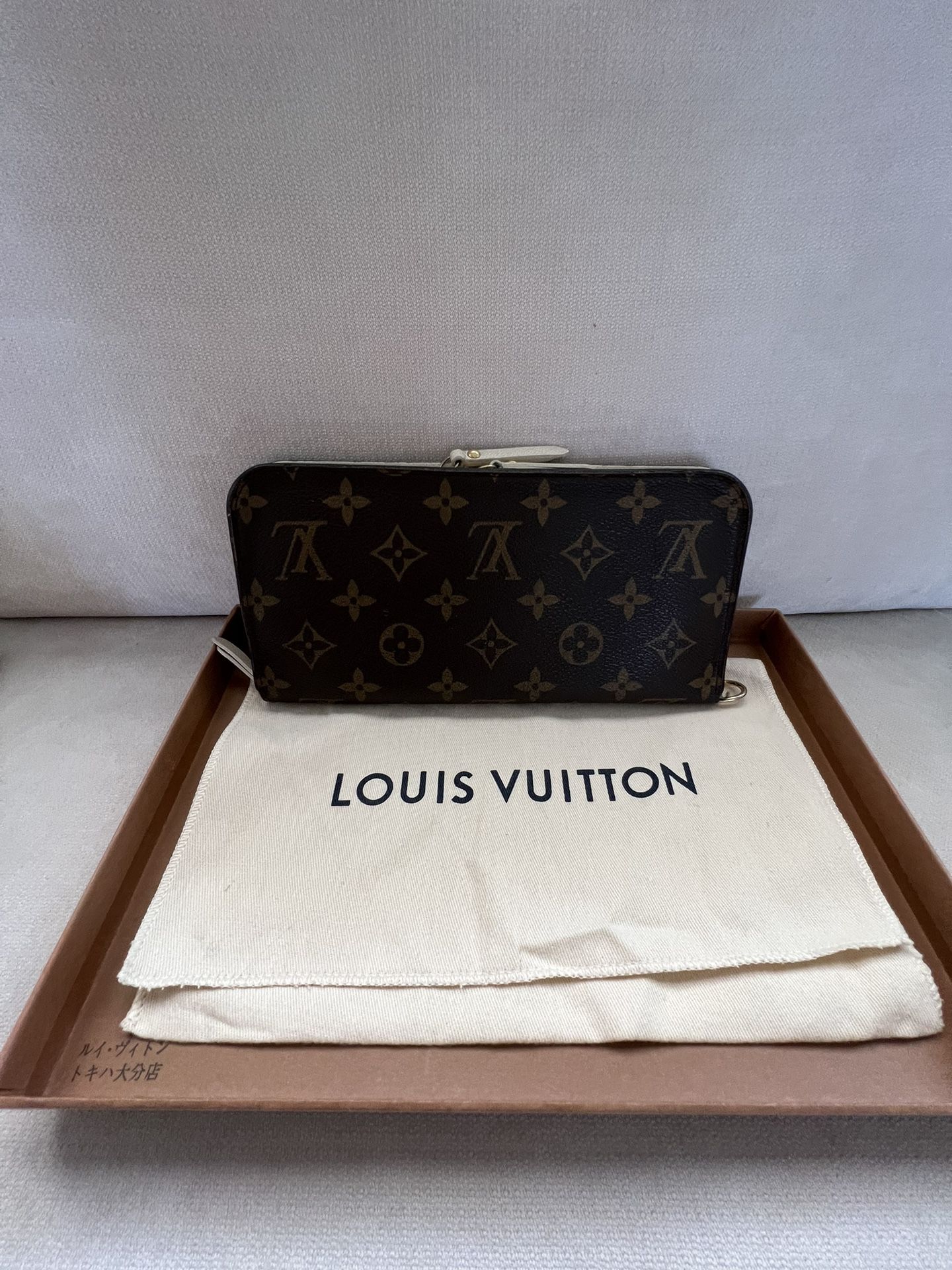 Louis Vuitton Card Holder Hot stamping. 