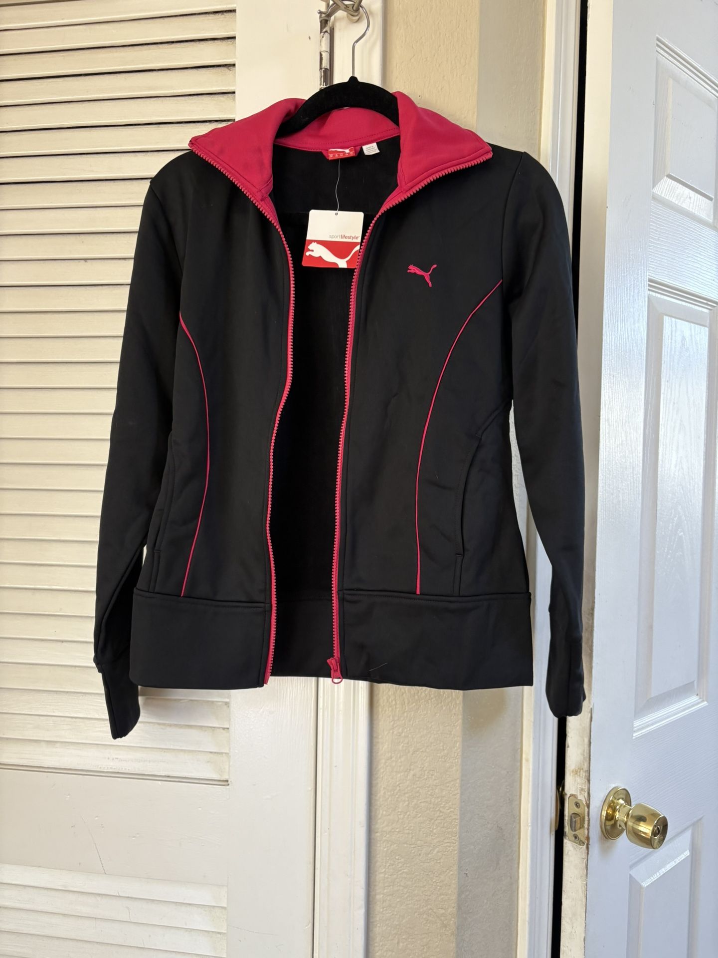 New Women’s Jacket (puma ) Medium Size