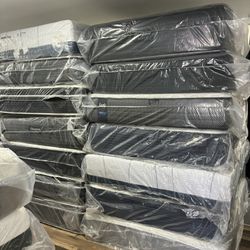 Queen size brand name mattresses at a huge disc