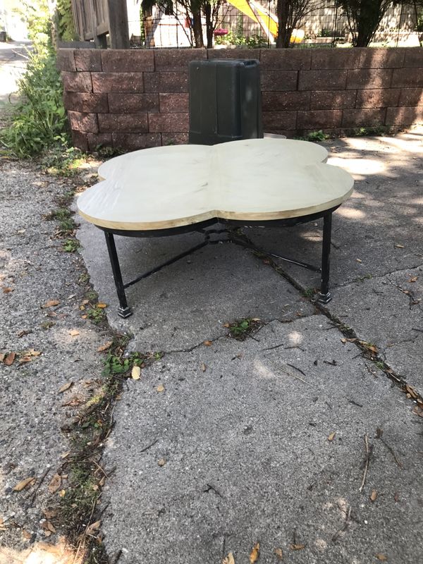 Gabby Furniture Edwin Quatrefoil Coffee Table For In Minneapolis Mn Offerup - Black Quatrefoil Coffee Table Gabby Furniture Edwin Quatrefoil Coffee Table For In Minneapolis Mn Offerup - Black Quatrefoil Coffee Table