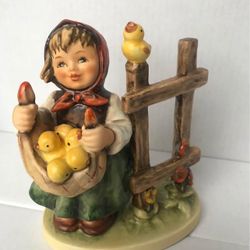 VINTAGE HUMMEL “Chicken-Licken” PORCELAIN FIGURINE #385 - 4 3/4” - TMK6  