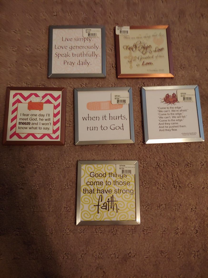 Set of 5 small plaques