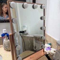 Mirror With adjustable Lights