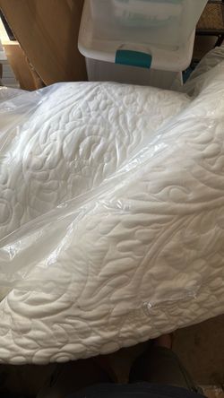 Posh+Lavish 2” rubber topper
