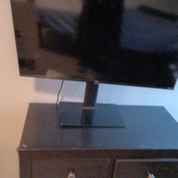 32-in Roku TV Brand New With Swivel Table Top Stand