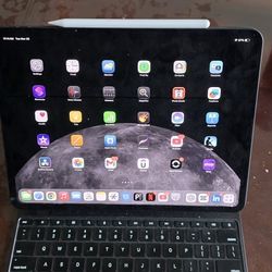 iPad Pro 13″ M4 – 1TB + Magic Keyboard + Apple Pencil – Excellent Condition