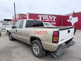2005 GMC SIERRA IN FOR PARTS