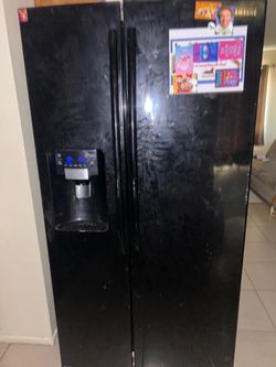 Free Refrigerator doesn’t work need gone asap I live on the second floor