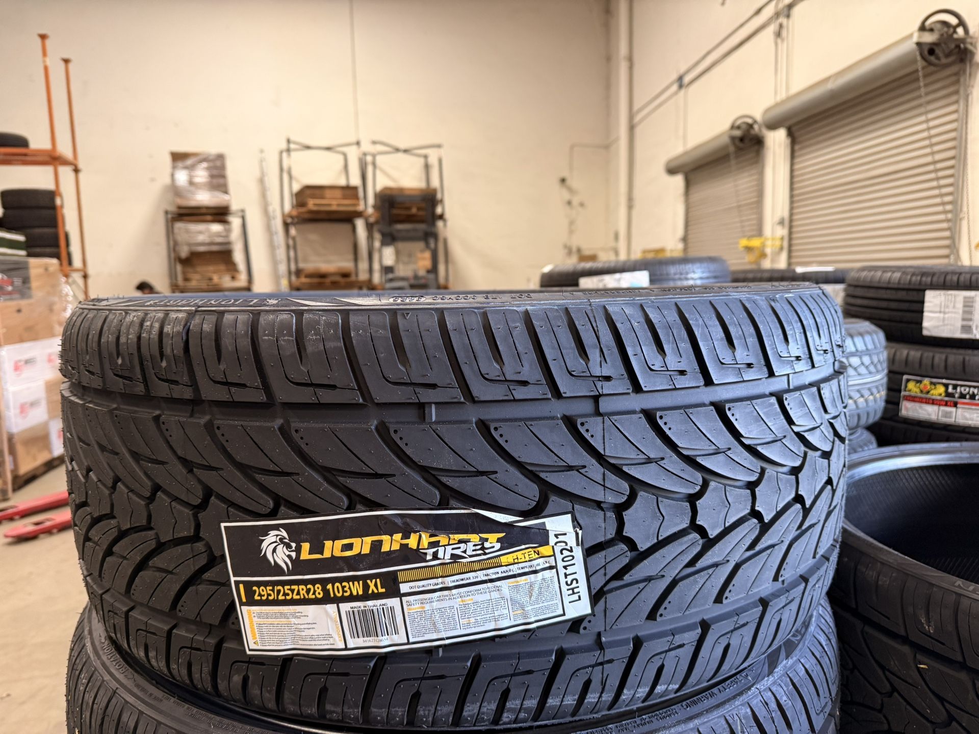 1 New Tire Lionhart LH-Ten 295/25R28