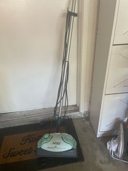 Hard floor steamer
