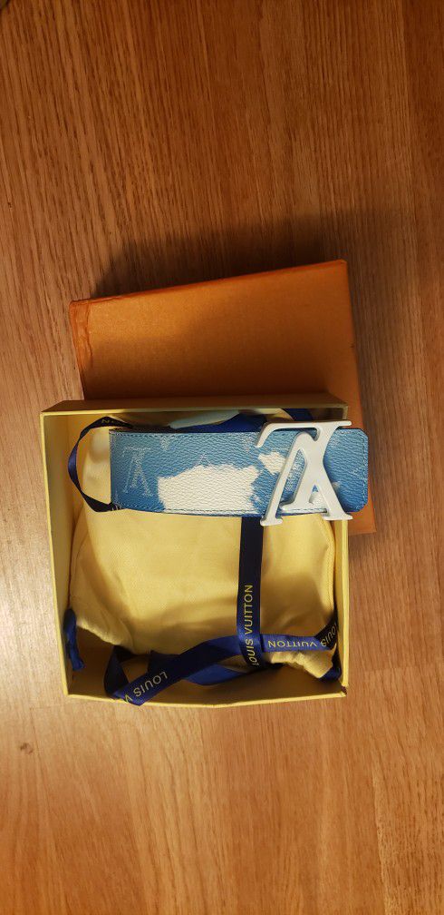 Louis Vuitton LV Shape Reversible Belt Clouds Monogram 40mm Blue Size 105/42in  for Sale in San Diego, CA - OfferUp