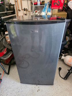 Midea 3.3 cu ft Compact Mini Fridge - MRM33S9ASL - like new - 2 available