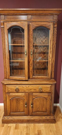 China Cabinet/Hutch