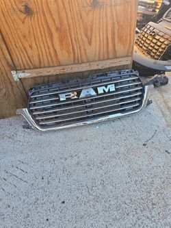 2019 2023 DODGE RAM 1500 GRILLE ASSEMBLY OEM UPPER FRONT CENTER GRILL (contact info removed)8AH