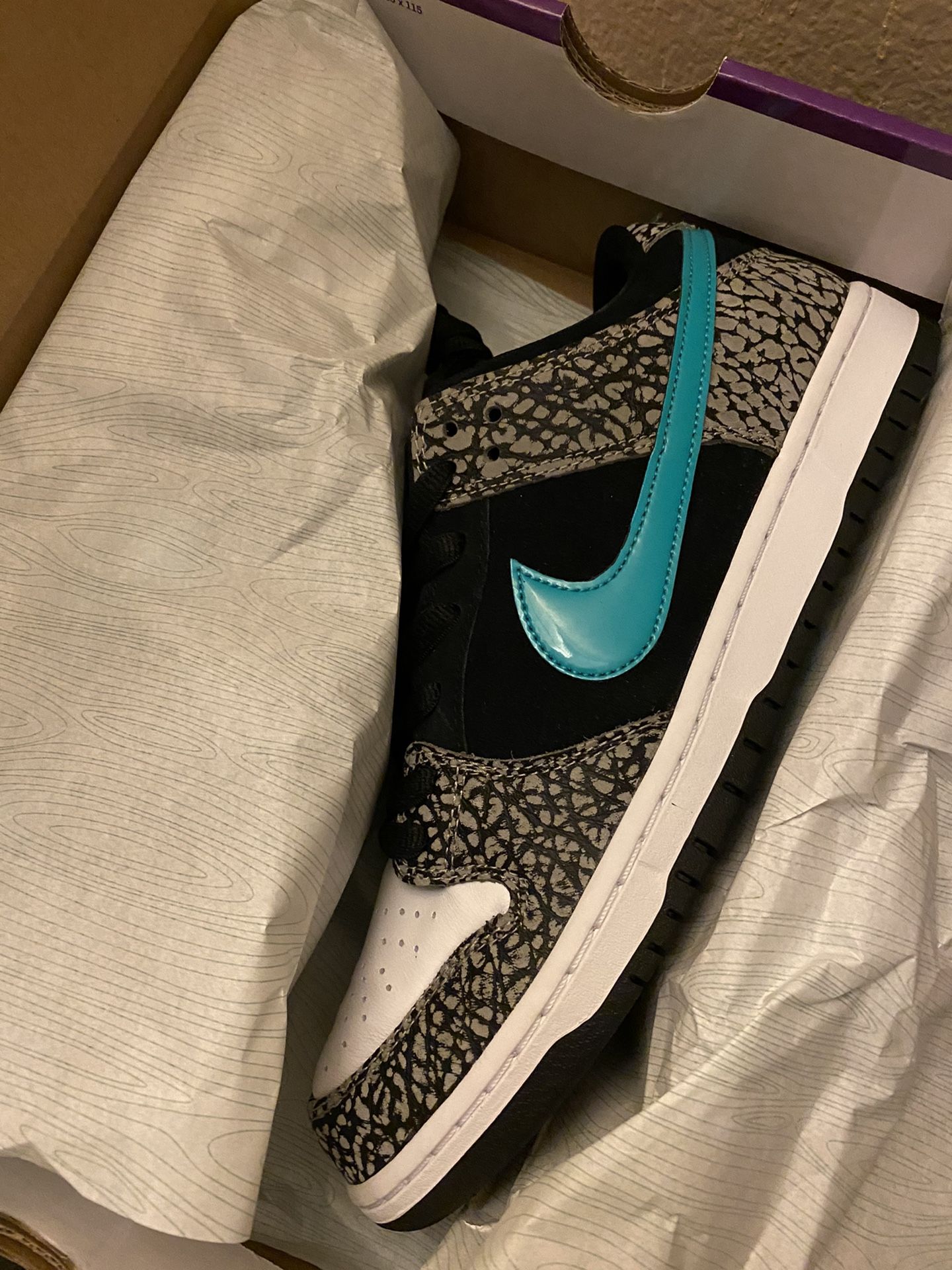 Nike sb dunk low atmos elephant