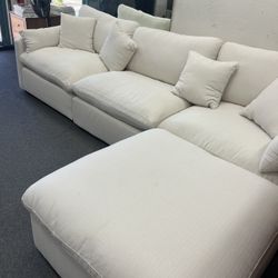 New Luxury Performance Cloud Sectional Couch! Free Delivery 🚚! 