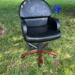 2 Left Conference Rolling Chair $50 (make Offers)