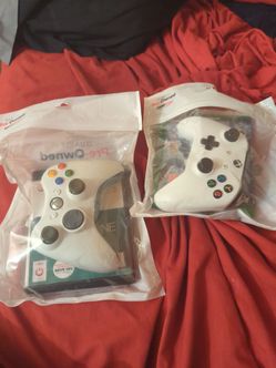 Xbox Wireless Controllers White – Lot of 2