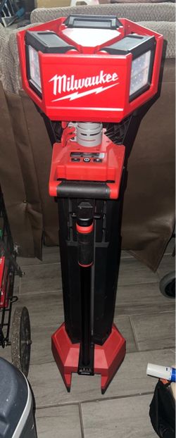 Milwuakee tri light $300 firm like new LIGHT ONLY!