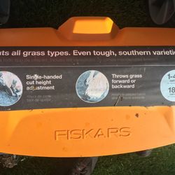 Fiskars Manual Lawn Mower