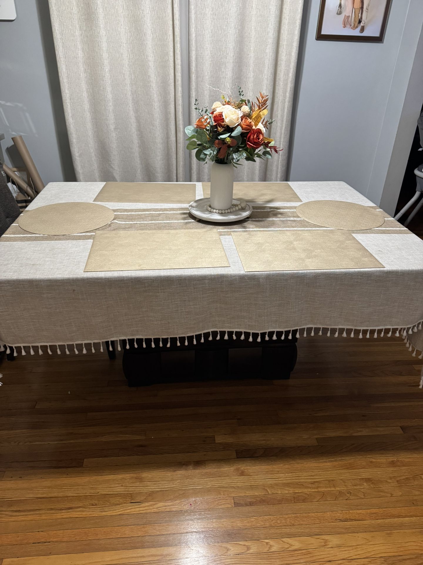 Dining Table 6 Chairs $60