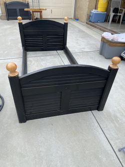 Twin Toddler Bed (low)