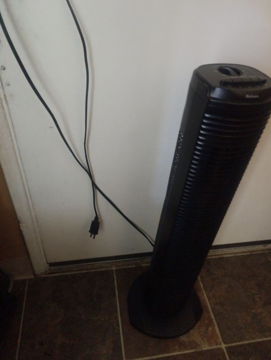 HOLMES 30 inch TOWER FAN oscillates 3speed has up to 2 hour timer option FIRM PRICE. IN EAGLE ROCK