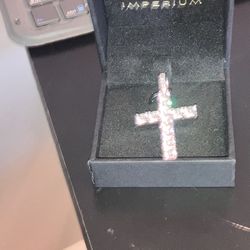 CROSS PENDANT