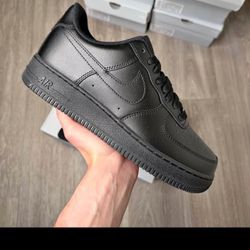 Air FORCE 1 MEN SIZE 7 AND 11.5