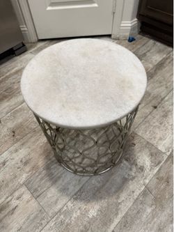Decorating table