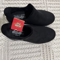  Brand New Women’s Sketchers Size 8.5 Wide 