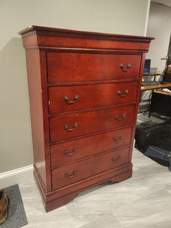 Free dresser (5 drawer)