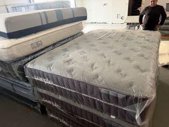 QUEEN SIZE PURPLE REJUVENATE LUXE MATTRESS & BOX SPRING BED SET