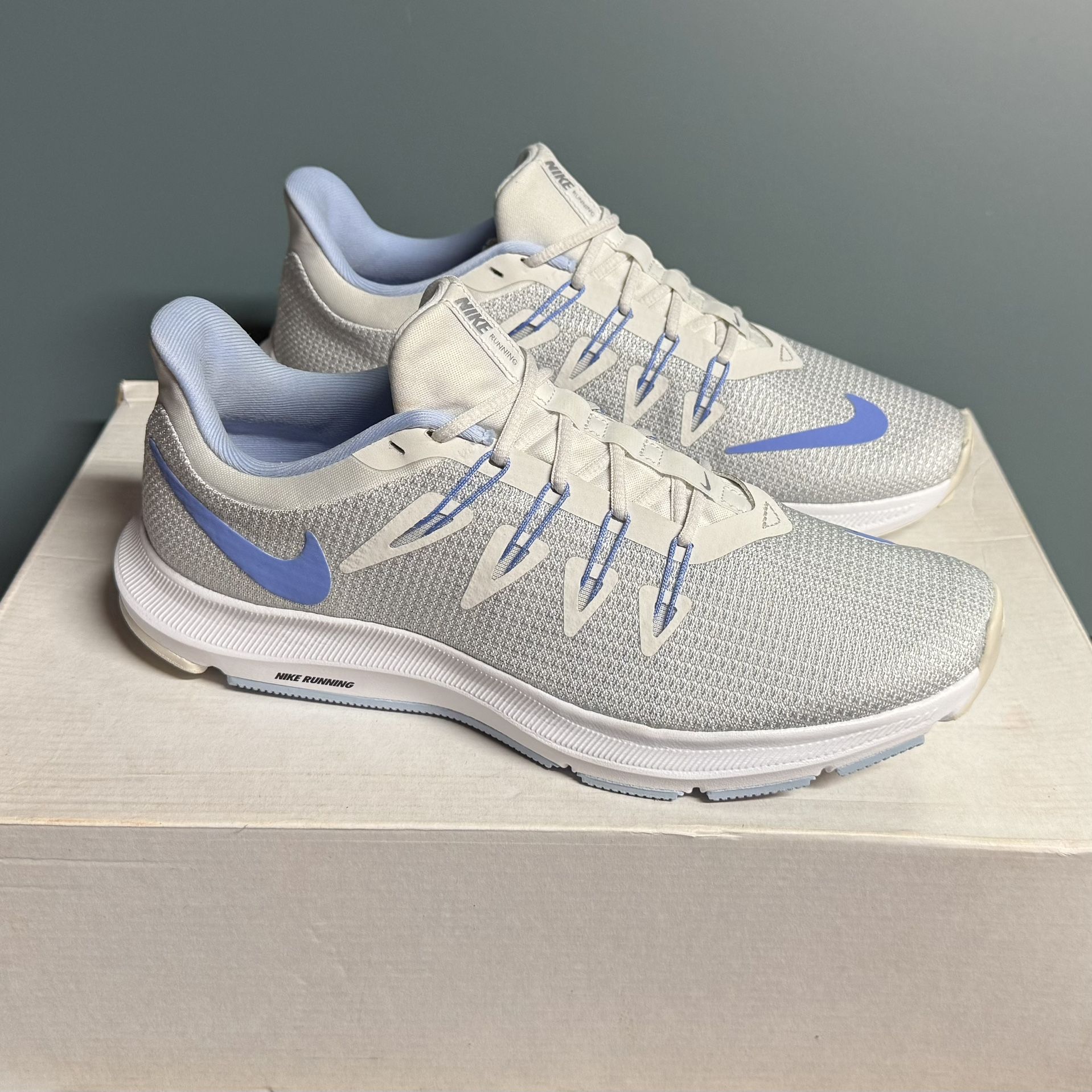 $45 Women’s Nike Quest Brand New Size 8.5 (Men’s 7)