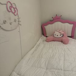Girls twin bed