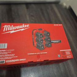 Milwaukee M18 6-Bay Daisy Chain Rapid Charger
