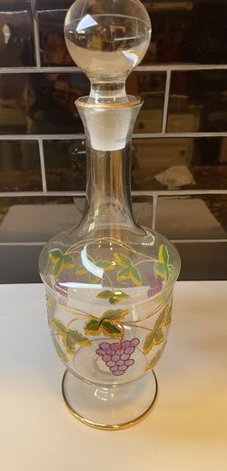 Beautiful Italian wine decanter with heavy solid glass stopper