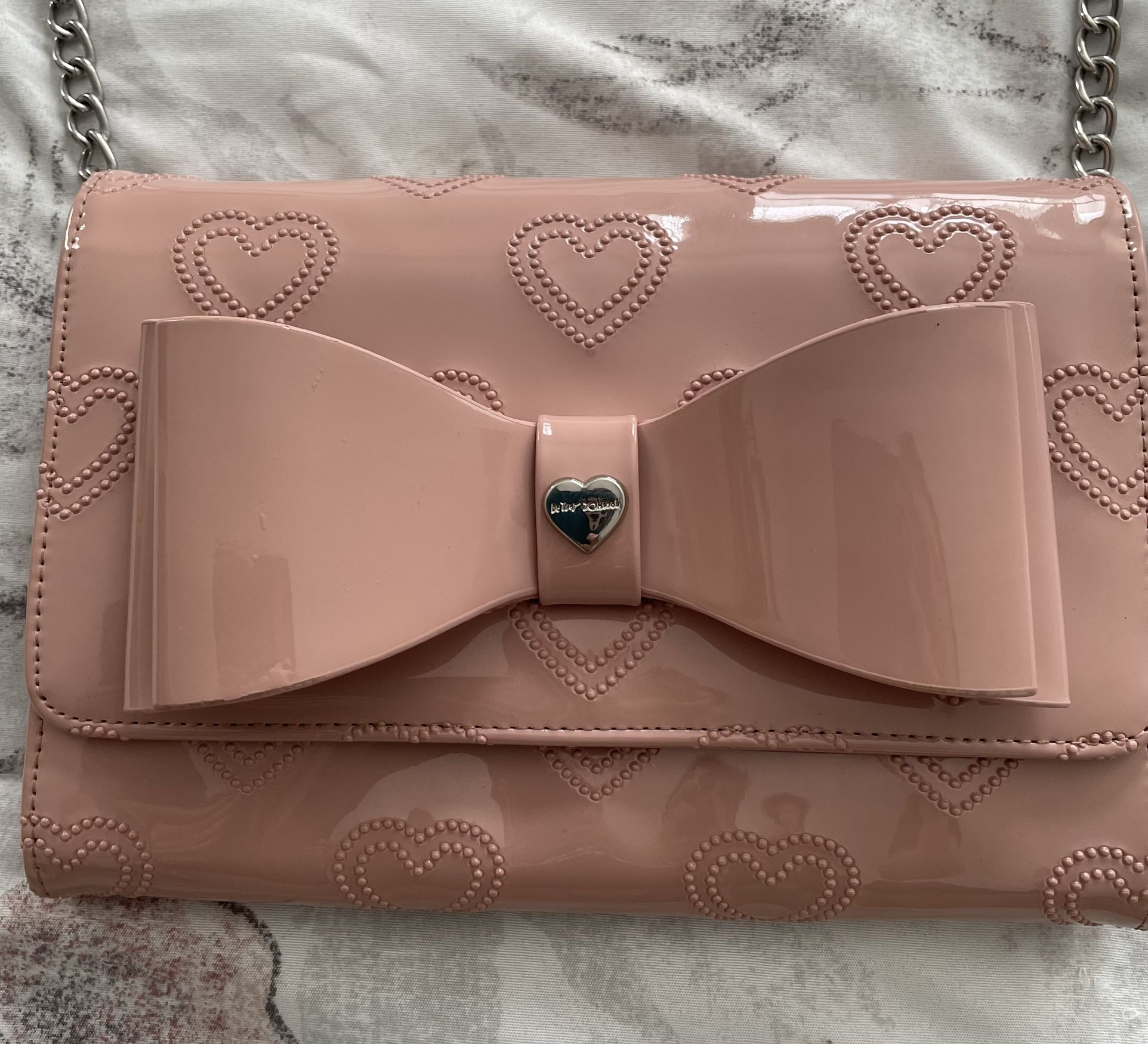 Betsey Johnson Light Pink Bow Front Embossed Hearts Clutch Wallet Crossbody Bag, size 8.75x6x2