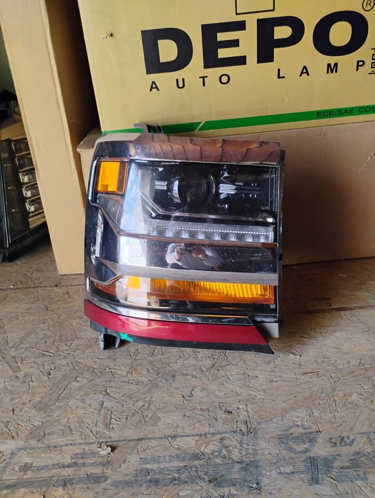 2016-2018 Chevy Silverado 1500 Headlight LED RH OEM 