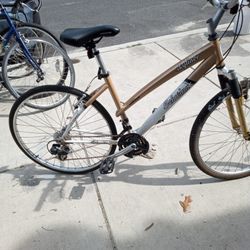 TWO-TONE 26" WHITE/BEIGE SCHWINN HYBRID BIKE