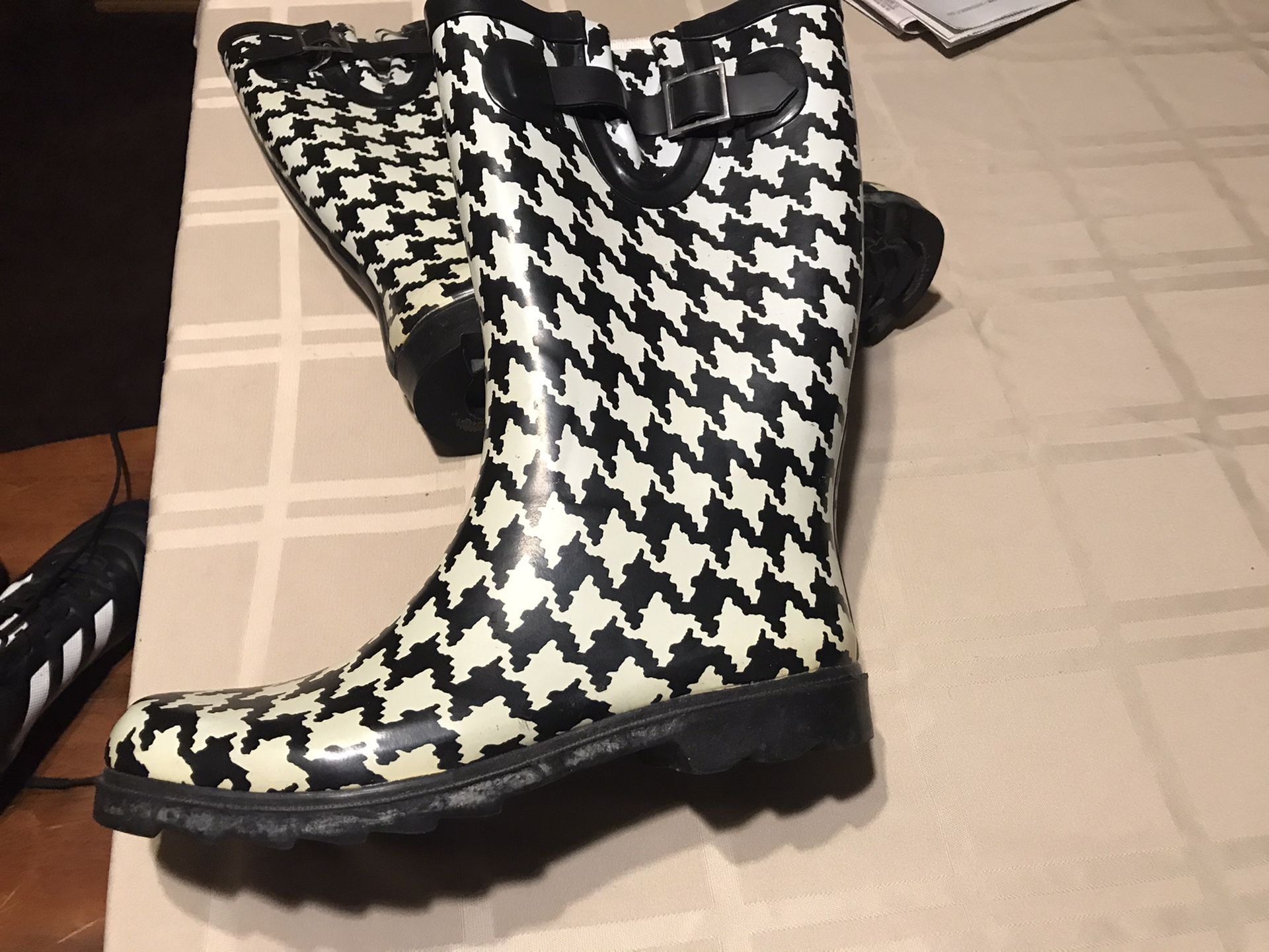 Women Rain/Snow Winter Boots Size 8 Merona