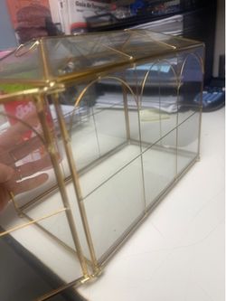 Glass money box missing lock