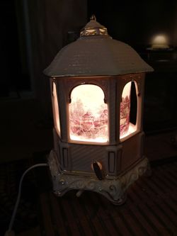 Thomas kinade lights ip and music box