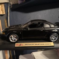 Maisto 2003 mustang cobra in black and gold box
