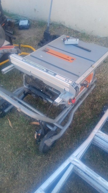 Rigid Table Saw 