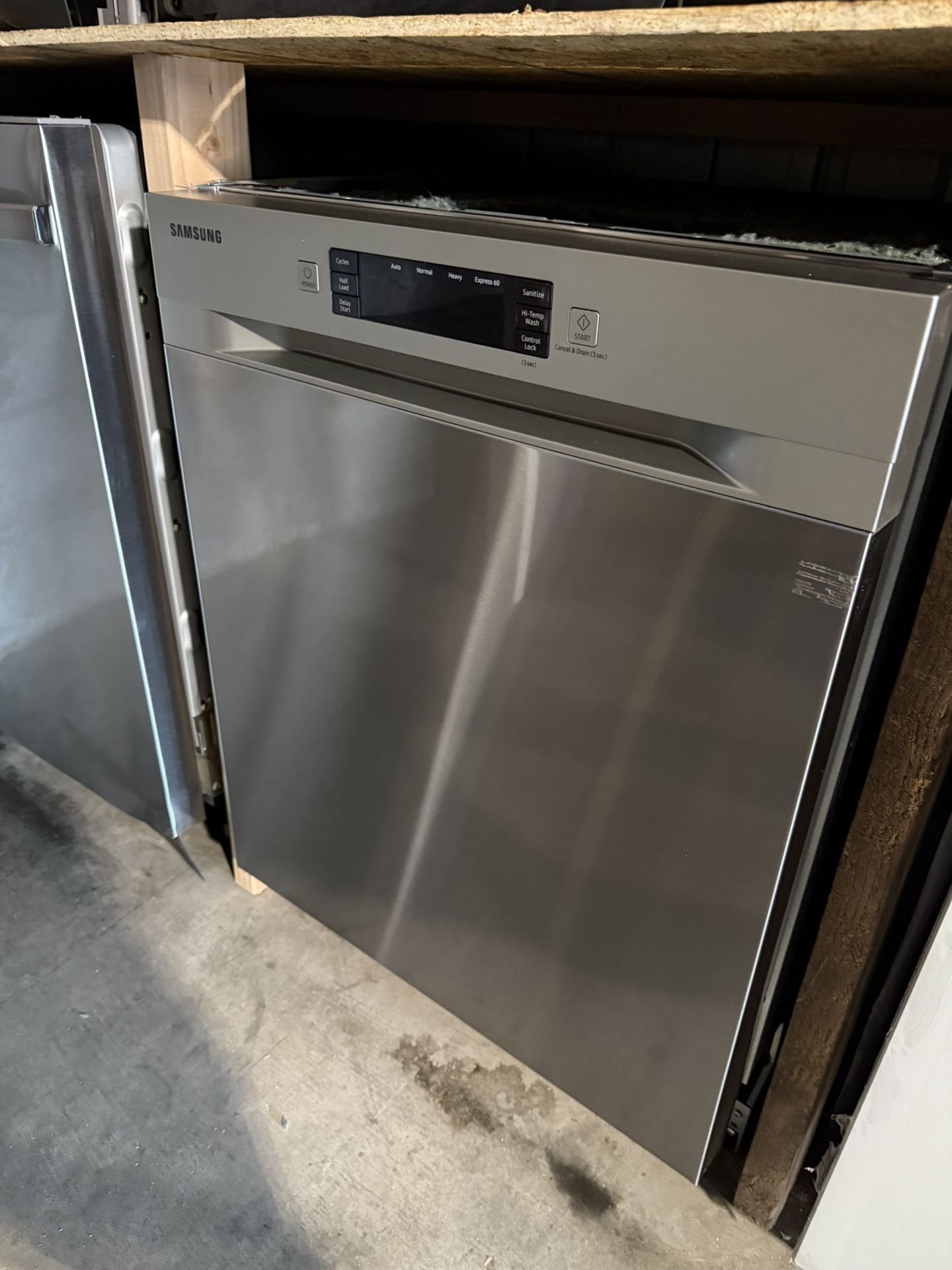 NEW STAINLESS STEEL SAMSUNG DISHWASHER