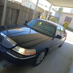 2003 Lincoln Town Car on offerup